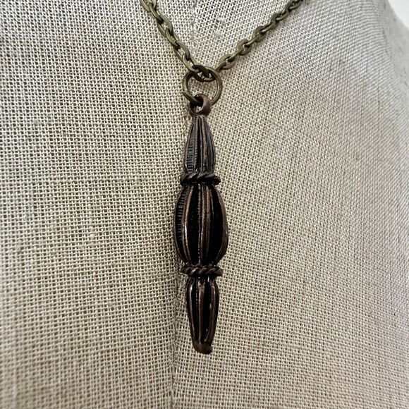 Capsule pendant necklace - Picture 5 of 6